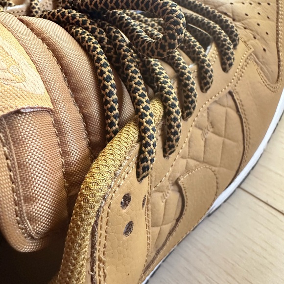 Nike Dunk Low Quilted Wheat (Wmns Size 11.5) Mens Size 10. - Picture 6 of 7